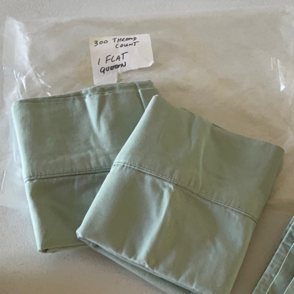 Luxurious 300 thread count top sheet and pillow cases
